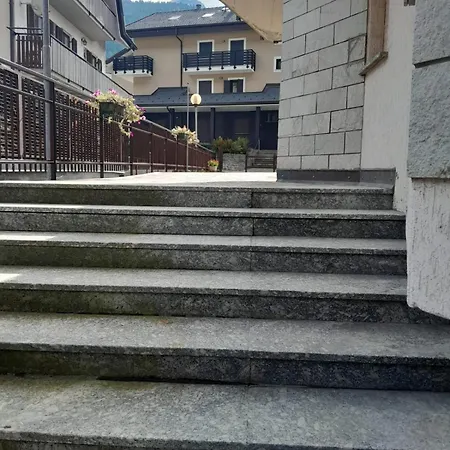 1 Apartment *
